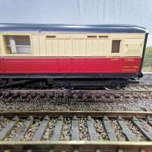 Load image into Gallery viewer, Pair Of OO Gauge Hornby Gresley Coaches - Blood &amp; Custard Livery - Buy one or buy the pair
