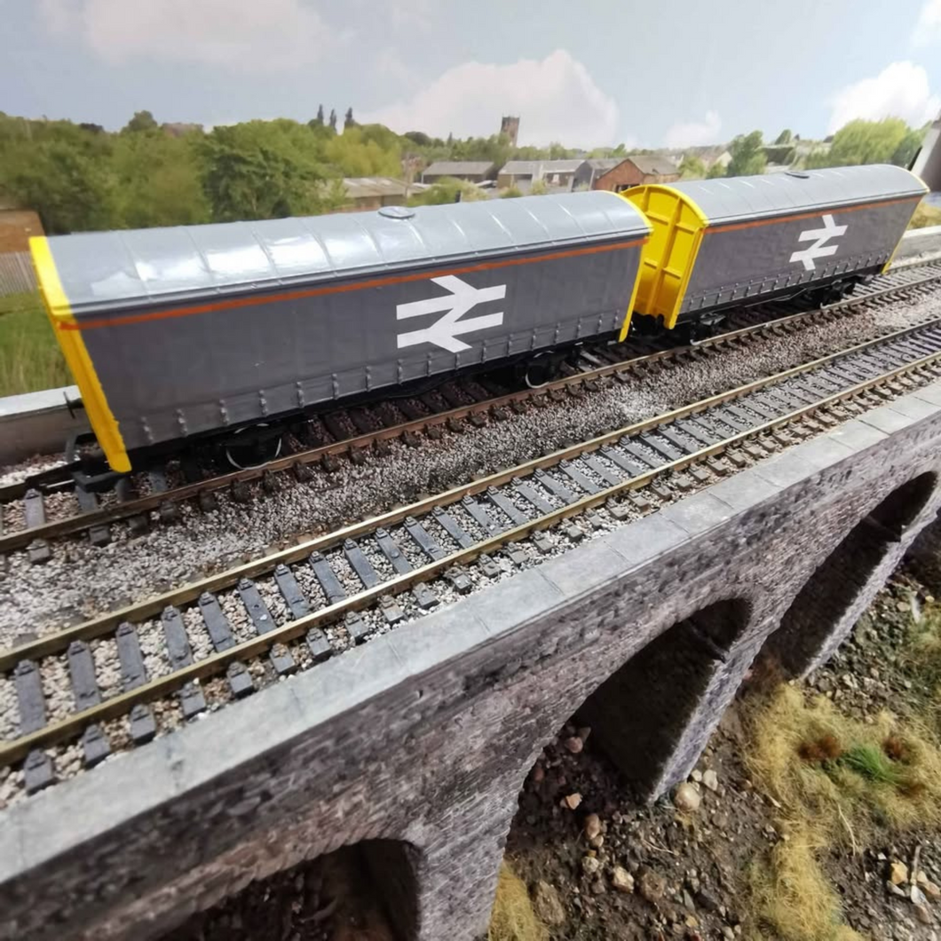 Hornby Curtain Sided Wagon in Railfreight Livery - OO Gauge