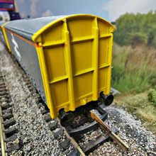 Load image into Gallery viewer, Hornby Curtain Sided Wagon in Railfreight Livery - OO Gauge
