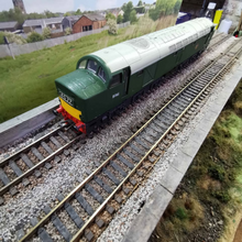 Load image into Gallery viewer, Class 40 Locomotive in BR Green - No. D261 - DCC Ready - (Repaint) - Lima - OO Gauge
