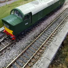 Load image into Gallery viewer, Class 40 Locomotive in BR Green - No. D261 - DCC Ready - (Repaint) - Lima - OO Gauge
