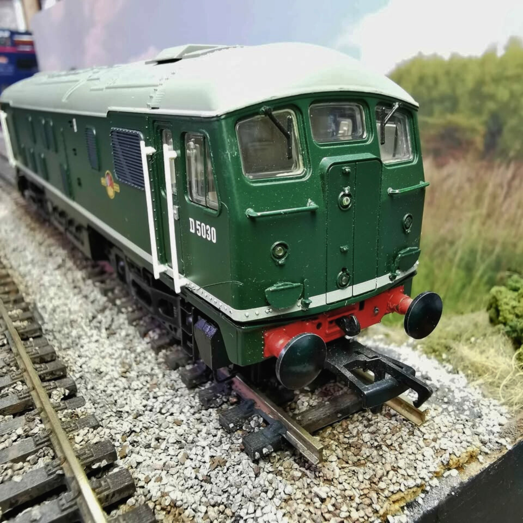 '00' Gauge Bachmann Class 24 in BR Green. (Analogue)