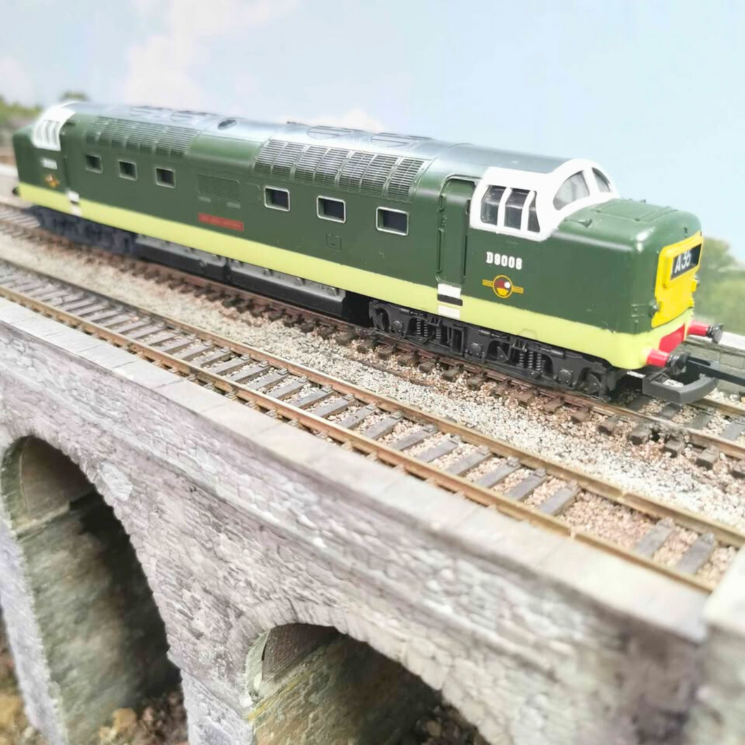 Lima Deltic Locomotive - The Green Howards - Two Tone Green - No. D9008 - 00 Gauge - Analogue