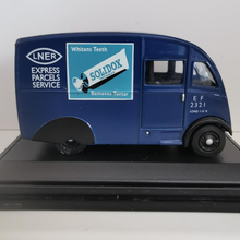 Load image into Gallery viewer, Oxford Diecast - Commer Q25 - LNER - Express Parcels Service - Solidox - 76CM003 - 1:76
