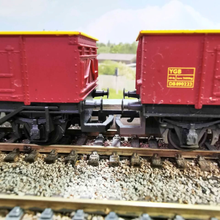 Load image into Gallery viewer, Set of 3 - Hornby YGB Wagons - EWB Livery - 00 Gauge
