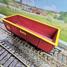 Load image into Gallery viewer, Set of 3 - Hornby YGB Wagons - EWB Livery - 00 Gauge
