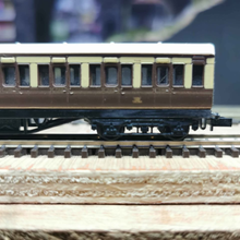 Load image into Gallery viewer, Graham Farish - Rake Of 3 - Non Corridor - Suburban Coaches - Chocolate &amp; Cream Livery - N Gauge
