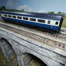 Load image into Gallery viewer, Hornby - Intercity 125 - HST 9 Car Set - Blue/Grey Livery - Analogue - OO Gauge
