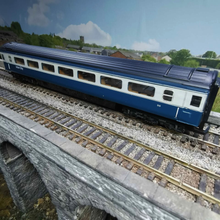 Load image into Gallery viewer, Hornby - Intercity 125 - HST 9 Car Set - Blue/Grey Livery - Analogue - OO Gauge
