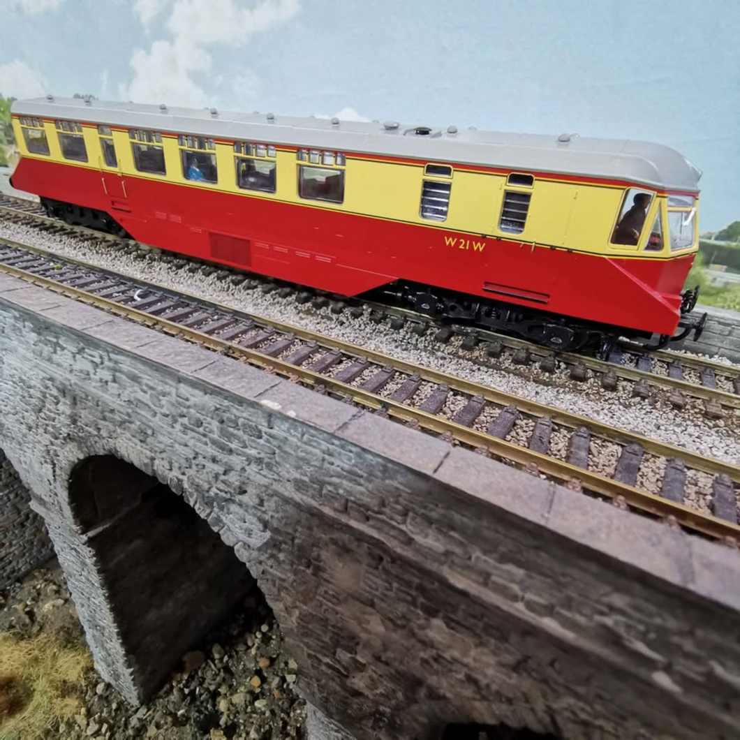 Heljan BR Crimson / Cream Diesel Railcar - OO Gauge - DCC Ready