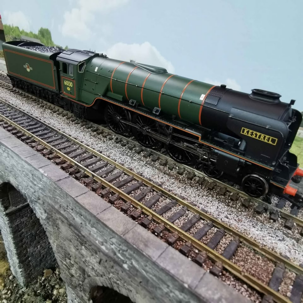 Bachmann Class A1 4-6-2 60130 - Kestrel - in BR Green - Locomotive - O0 Gauge - Analogue