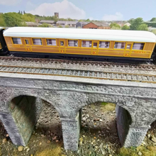 Load image into Gallery viewer, Set of 3 - Hornby - LNER - Teak Corridor Coaches - OO Gauge
