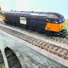 Load image into Gallery viewer, Hornby Class 56 &#39;Load haul&#39; Diesel Locomotive - No. 56 083 - Analogue - OO Gauge
