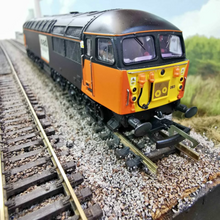 Load image into Gallery viewer, Hornby Class 56 &#39;Load haul&#39; Diesel Locomotive - No. 56 083 - Analogue - OO Gauge
