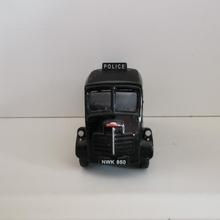 Load image into Gallery viewer, Classix Pocketbond - Austin 101 Estate - Police Van - EM76616 - 1:76
