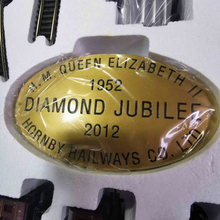 Load image into Gallery viewer, OO Gauge Hornby R1170 The Diamond Jubilee Train Set Limited Edition 4000 - DCC Ready
