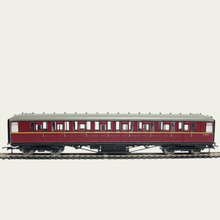 Load image into Gallery viewer, Hornby - R4262A - BR - 61ft 6in Corridor 3rd Class Coach - BR Maroon - E12699E - OO Gauge
