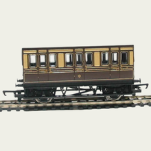 Load image into Gallery viewer, Hornby - R446 - GWR - 4 Wheel Coach - No.12 - OO Gauge

