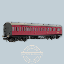 Load image into Gallery viewer, Hornby - R4799 - BR (ex LMS) - Non Corridor - Composite Coach - M16635M - BR Crimson - OO Gauge
