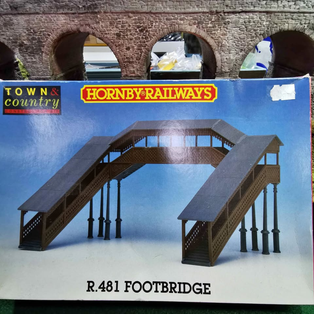 Hornby Railways - Town & Country - R481 Footbridge - OO Gauge