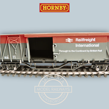 Load image into Gallery viewer, Hornby - R6351 - LWB Continental Ferry Van - BR Railfreight International Livery - 2390 249-7 - OO Gauge
