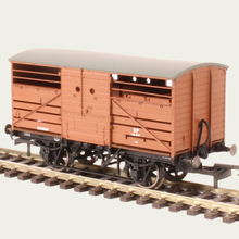 Load image into Gallery viewer, Hornby - R6839 - Ex SR Cattle Wagon - BR Bauxite - S53904 - OO Gauge
