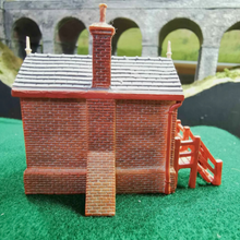 Load image into Gallery viewer, Hornby Skaledale - NER Signal Box- OO Gauge - R9744
