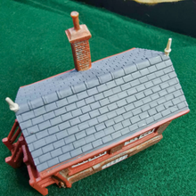 Load image into Gallery viewer, Hornby Skaledale - NER Signal Box- OO Gauge - R9744
