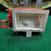 Load image into Gallery viewer, Hornby Skaledale - NER Signal Box- OO Gauge - R9744
