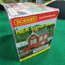 Load image into Gallery viewer, Hornby Skaledale - NER Signal Box- OO Gauge - R9744
