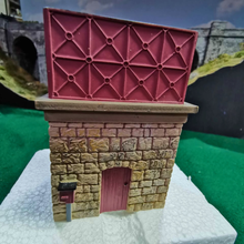 Load image into Gallery viewer, Hornby Skaledale - NER Water Tower - OO Gauge - R9747

