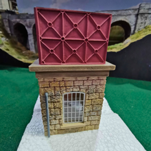 Load image into Gallery viewer, Hornby Skaledale - NER Water Tower - OO Gauge - R9747
