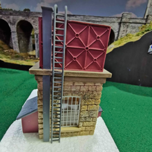 Load image into Gallery viewer, Hornby Skaledale - NER Water Tower - OO Gauge - R9747

