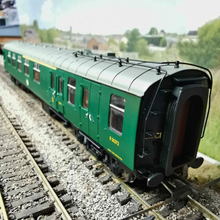Load image into Gallery viewer, Bachmann - BR Mk1 Brake/Corridor Composite BCK - Southern Region Green - S 21272 - OO Gauge
