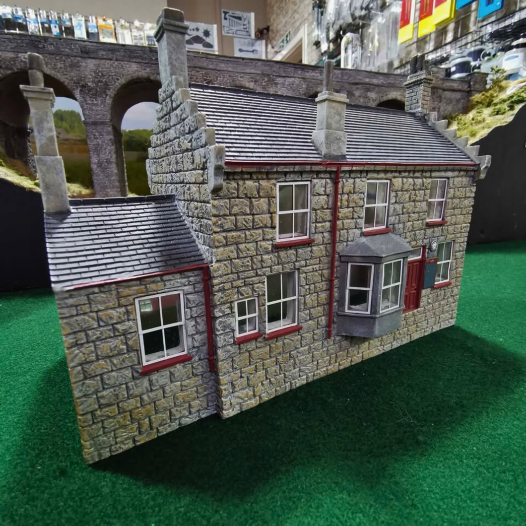 Hornby Hobbies Ltd 2012 - Goathland Station Building - 00 Gauge