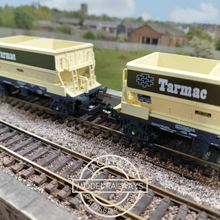 Load image into Gallery viewer, Hornby - Double Bay - PGA Tarmac Hopper Wagon  - Tarmac Livery - OO Gauge
