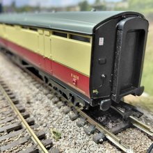 Load image into Gallery viewer, Bachmann - Thompson BG Coach - Full Brake - BR Crimson &amp; Cream - OO Gauge
