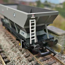 Load image into Gallery viewer, Bachmann 46 Tonne HEA - Hopper Wagon - Transrail - 00 Gauge
