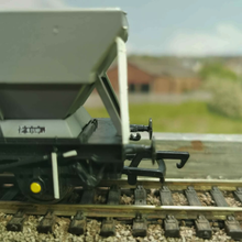 Load image into Gallery viewer, Bachmann 46 Tonne HEA - Hopper Wagon - Transrail - 00 Gauge

