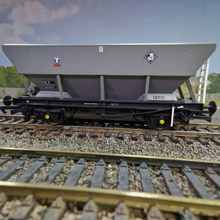 Load image into Gallery viewer, Bachmann 46 Tonne HEA - Hopper Wagon - Transrail - 00 Gauge
