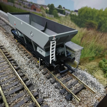 Load image into Gallery viewer, Bachmann 46 Tonne HEA - Hopper Wagon - Transrail - 00 Gauge
