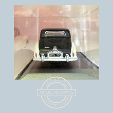 Load image into Gallery viewer, Armstrong Siddeley Star Sapphire - Black and Ivory  Reg. No. URD 153- 1:76 Scale Model
