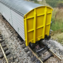 Load image into Gallery viewer, Hornby 45t VDA Closed Vans in Railfreight Livery - OO Gauge
