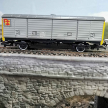 Load image into Gallery viewer, Hornby 45t VDA Closed Vans in Railfreight Livery - OO Gauge
