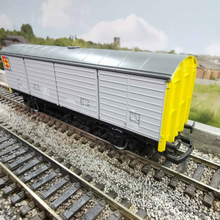 Load image into Gallery viewer, Hornby 45t VDA Closed Vans in Railfreight Livery - OO Gauge
