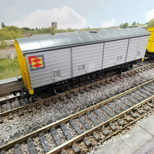 Load image into Gallery viewer, Hornby 45t VDA Closed Vans in Railfreight Livery - OO Gauge
