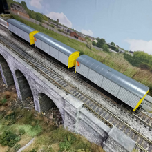 Load image into Gallery viewer, Hornby 45t VDA Closed Vans in Railfreight Livery - OO Gauge
