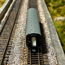 Load image into Gallery viewer, Graham Farish by Bachmann - 374-036B - Mk1 BG Full Brake Coach - BR Maroon - No. W80725 - N Gauge
